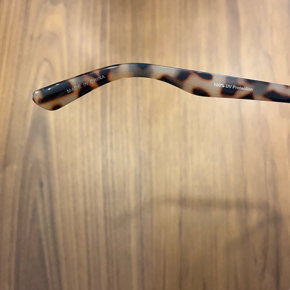 Tortoise Shell Cat Eye Sunglasses - Picture 4 of 4